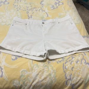 Celebrity Pink White Shorts 🩳! Size 18